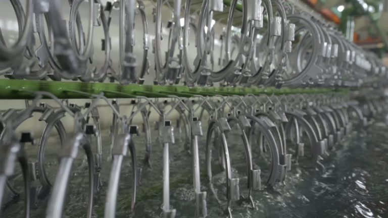 Zincagem em Suspensão para peças de ferro, aço e zamak