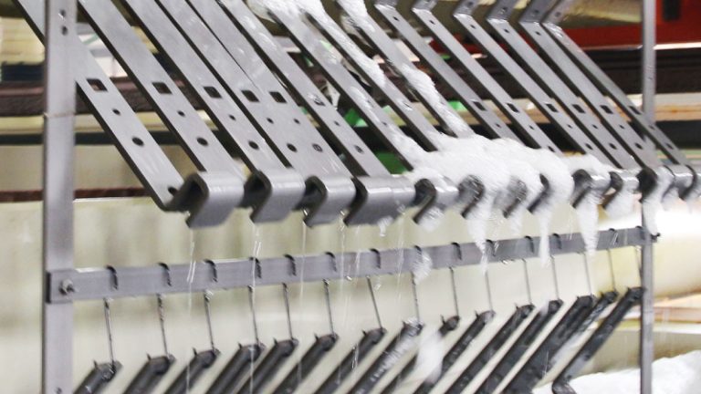 Zincagem em Suspensão para peças de ferro, aço e zamak